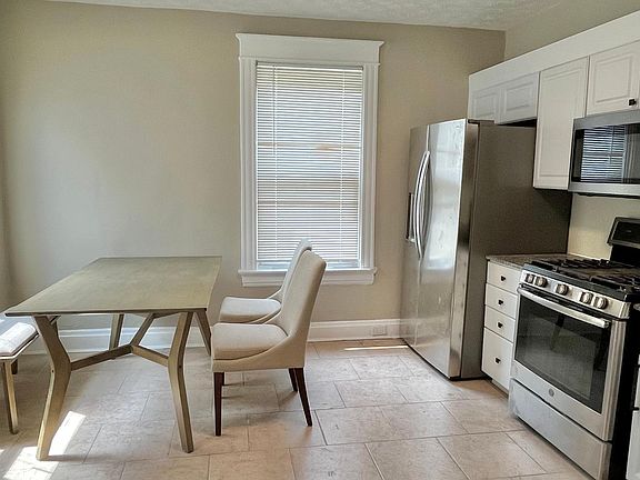 4th image of 3924 Lindley Ave