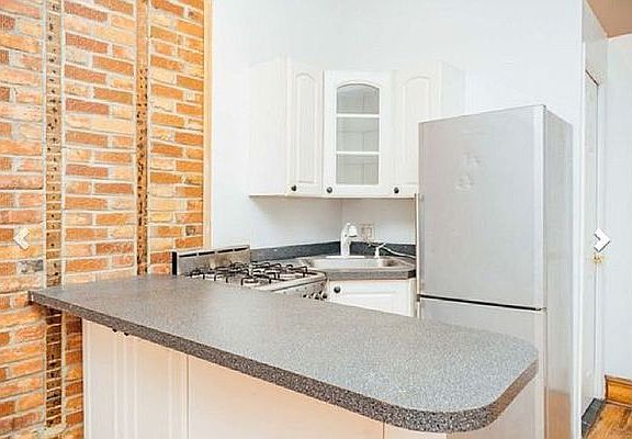 4th image of 199 Nassau Ave #1LR