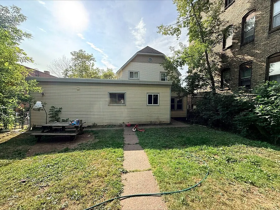 218 E 4th St #2