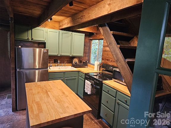 2nd image of 42 Mountain Farm Rd