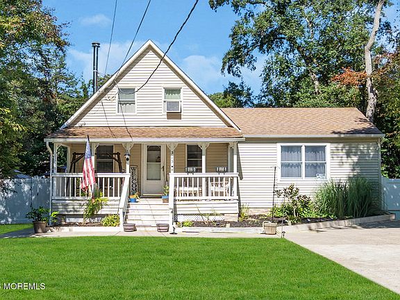 2nd image of 515 Laurel Street