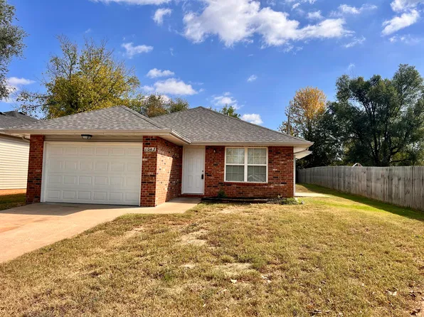 1042 S Glenn Avenue, Springfield, MO 65802