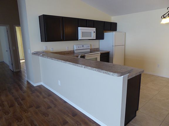 4th image of 3385 Alwyne Ave