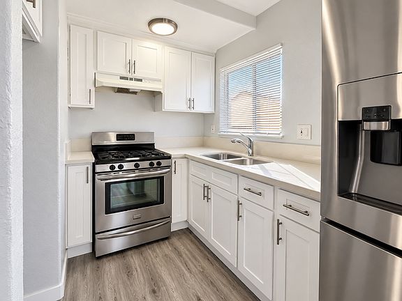 3rd image of 1024 Hoffman Ave