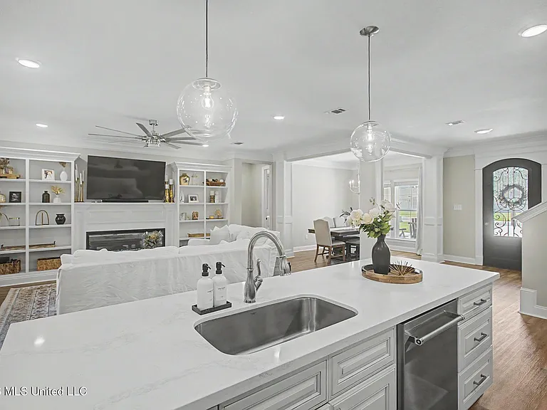 6812 Enclave Ln — Photo 5