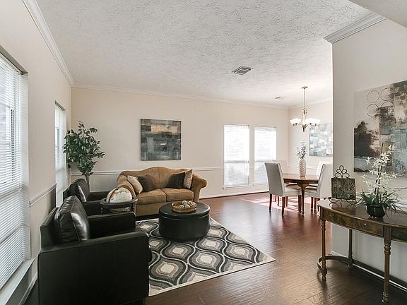 4th image of 4619 Edinburgh Ln