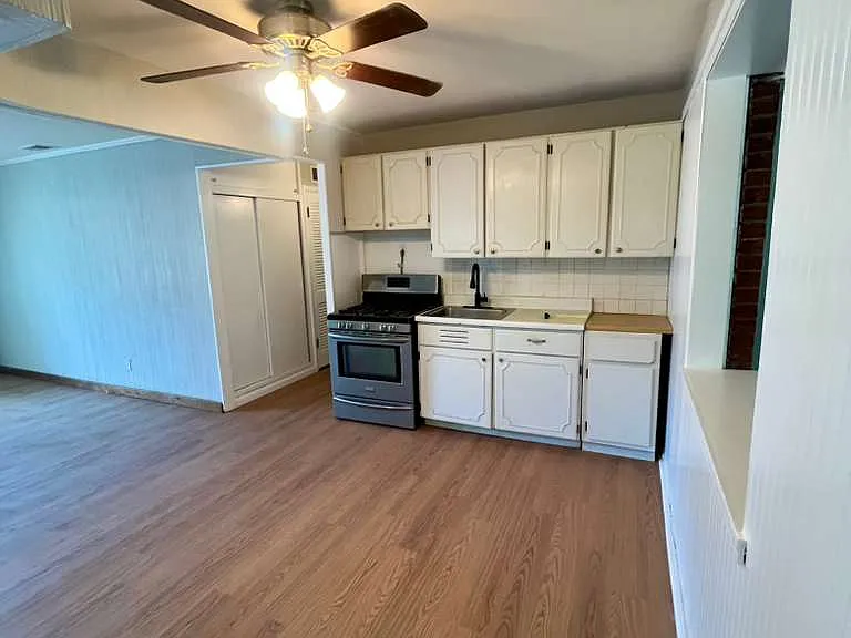 937 Lebon Dr — Photo 6