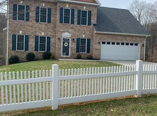 6072 Roselawn Rd, Roanoke, VA 24018