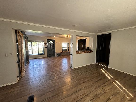 3rd image of 3059 Grandview Rd