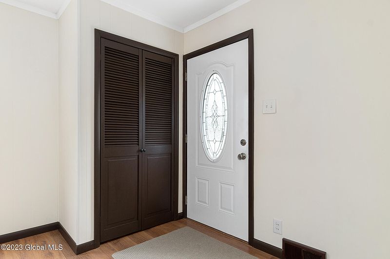 4th image of 302 Howell Street
