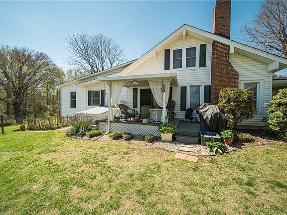 3rd image of 498 Pleasant Hill Dr