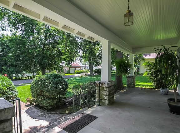 2nd image of 146 Hume Ave