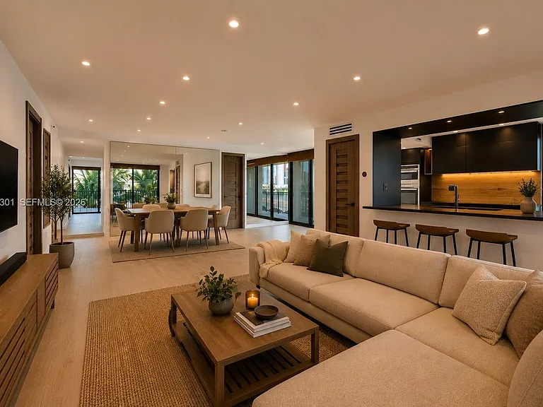 801 N Venetian Dr #308 — Photo 1