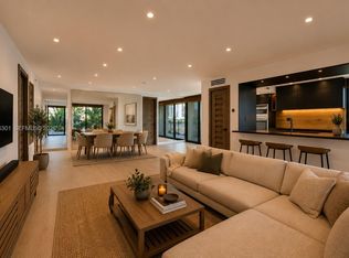 801 N Venetian Dr APT 308, Miami, FL 33131