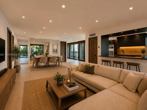 801 N Venetian Dr APT 308, Miami, FL 33131