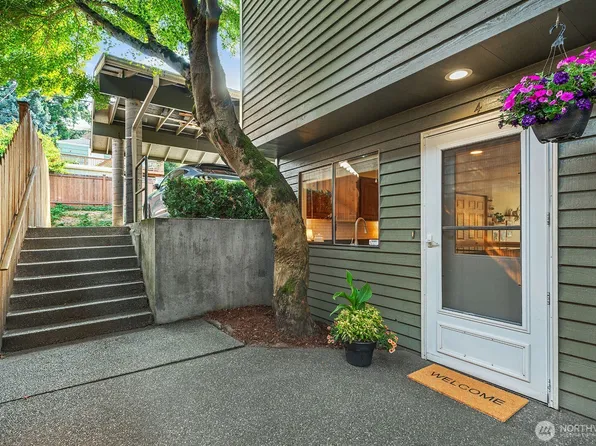 5932 Fauntleroy Way SW #4, Seattle, WA 98136