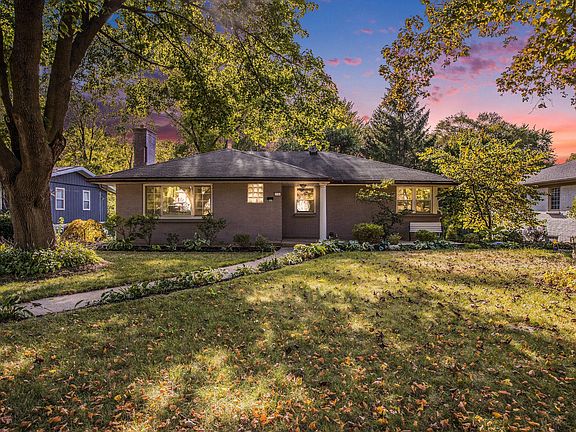 3rd image of 2860 Lake Dr SE