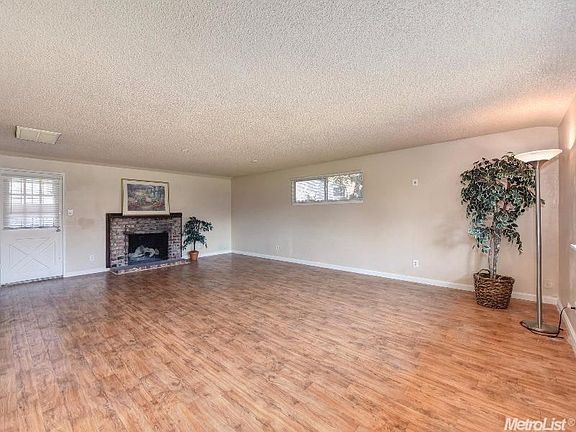 3rd image of 2431 Cadjew Ave