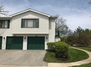 300 Taylor Ct, Vernon Hills, IL 60061