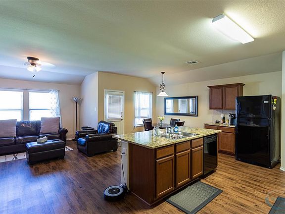 5th image of 2136 Meadow Park Dr