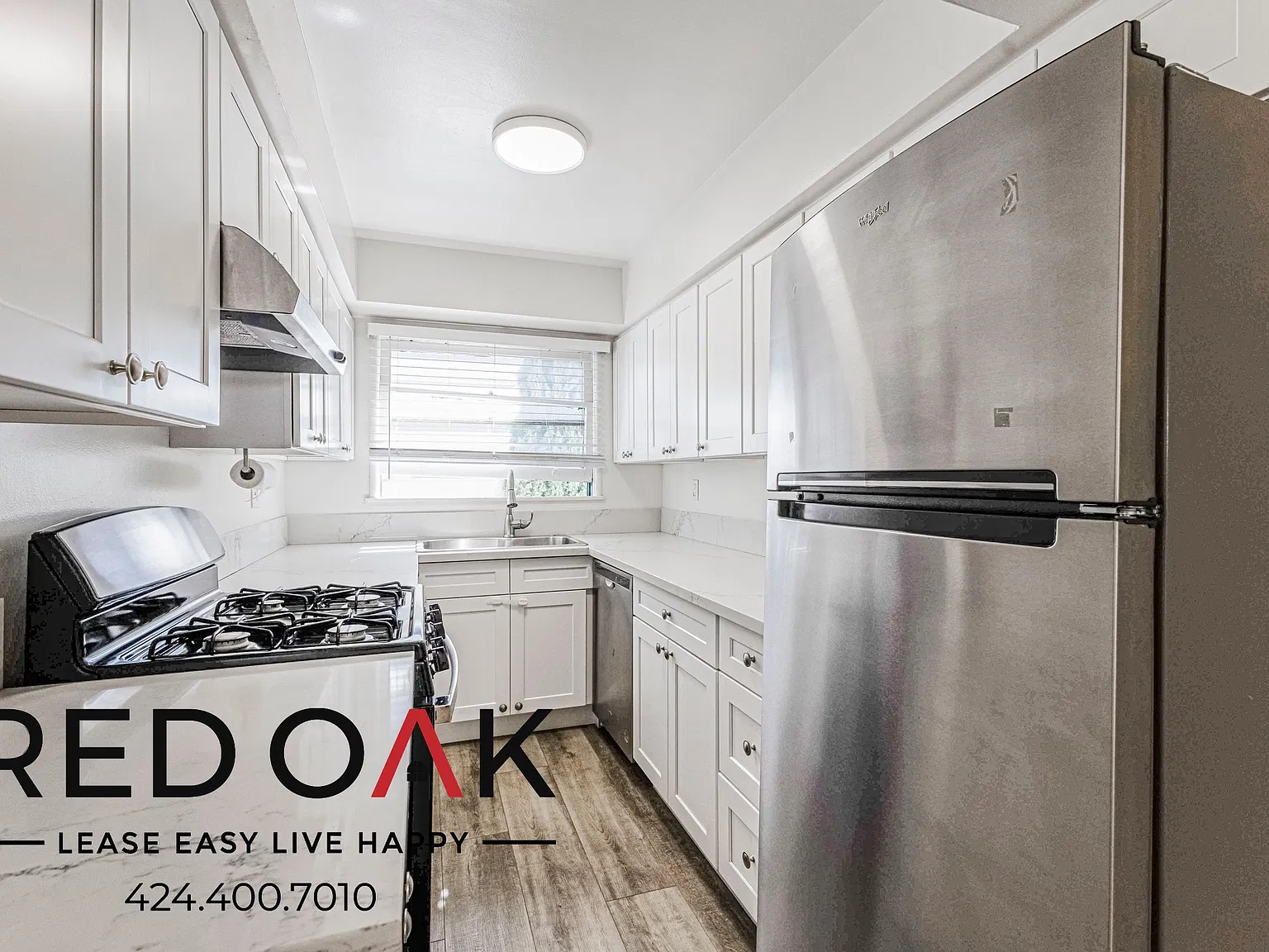 Airy 1-Bed with Stainless Steel Appliances, Air Conditioning, On-Site Laundry and Parking Include... — Photo 2