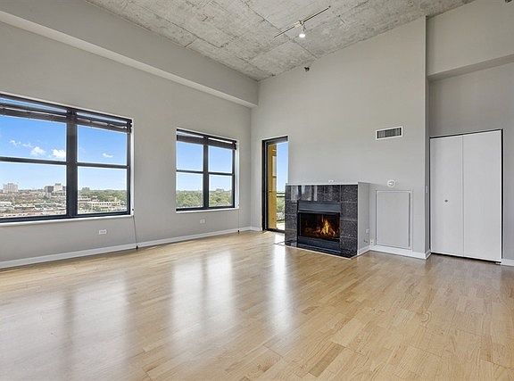3rd image of 1122 W Catalpa Ave APT 601