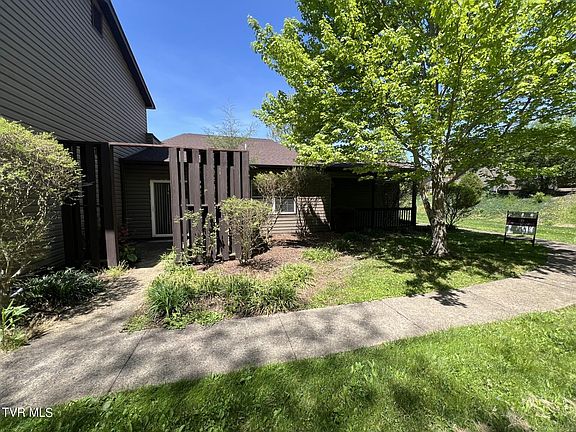2nd image of 506 Pilgrim Ct APT C