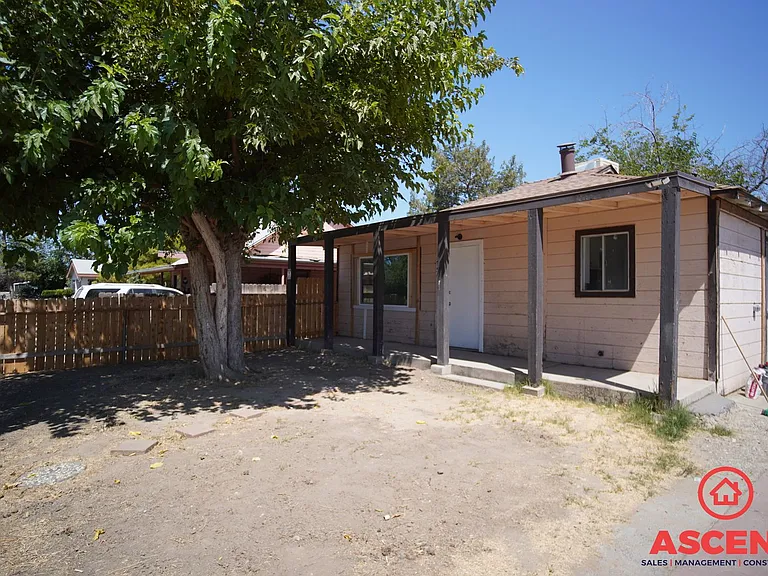 214 E Belle Ave — Photo 1