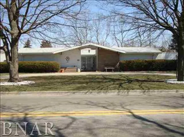 210 Fairway Dr, Bloomington, IL 61701