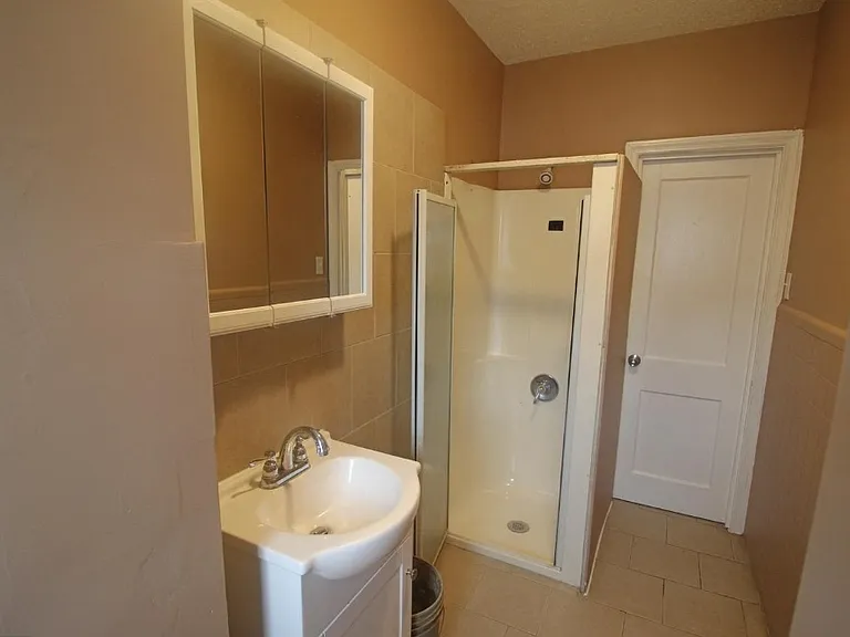 402 N 64th St #1R — Photo 4