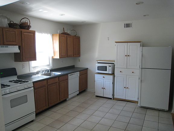 1st Level: Eat in Kitchen