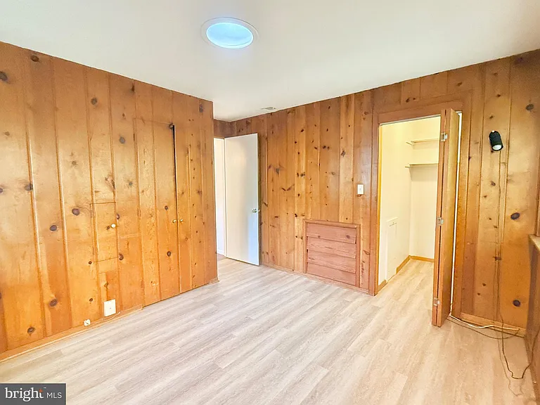 6819 Selkirk Dr — Photo 35