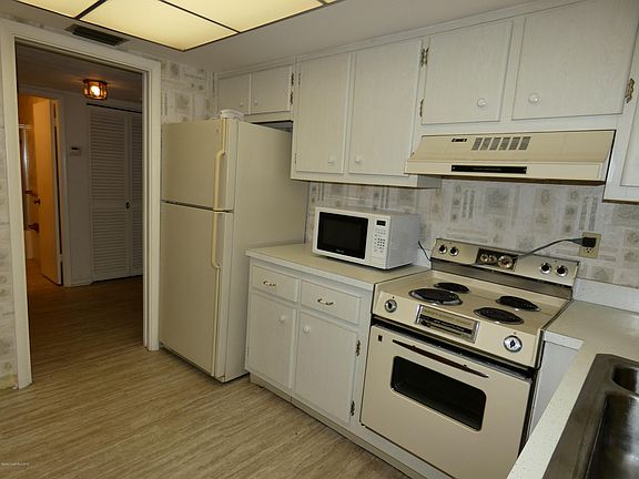 5th image of 221 Columbia Dr APT 343