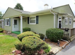 22 Cardinal Ln, Carpentersville, IL 60110