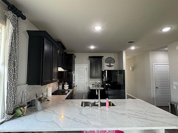4th image of 1529 Carlene Pruett St
