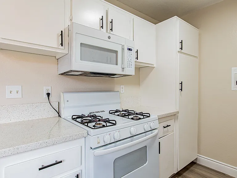 21729 Verne Ave #6 — Photo 8