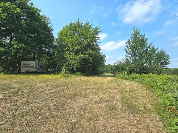3rd image of 65547 Duxbury Rd