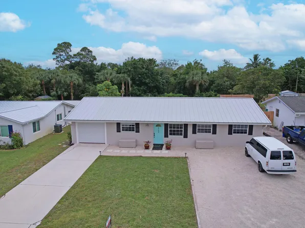8744 SE Jardin Street, Hobe Sound, FL 33455