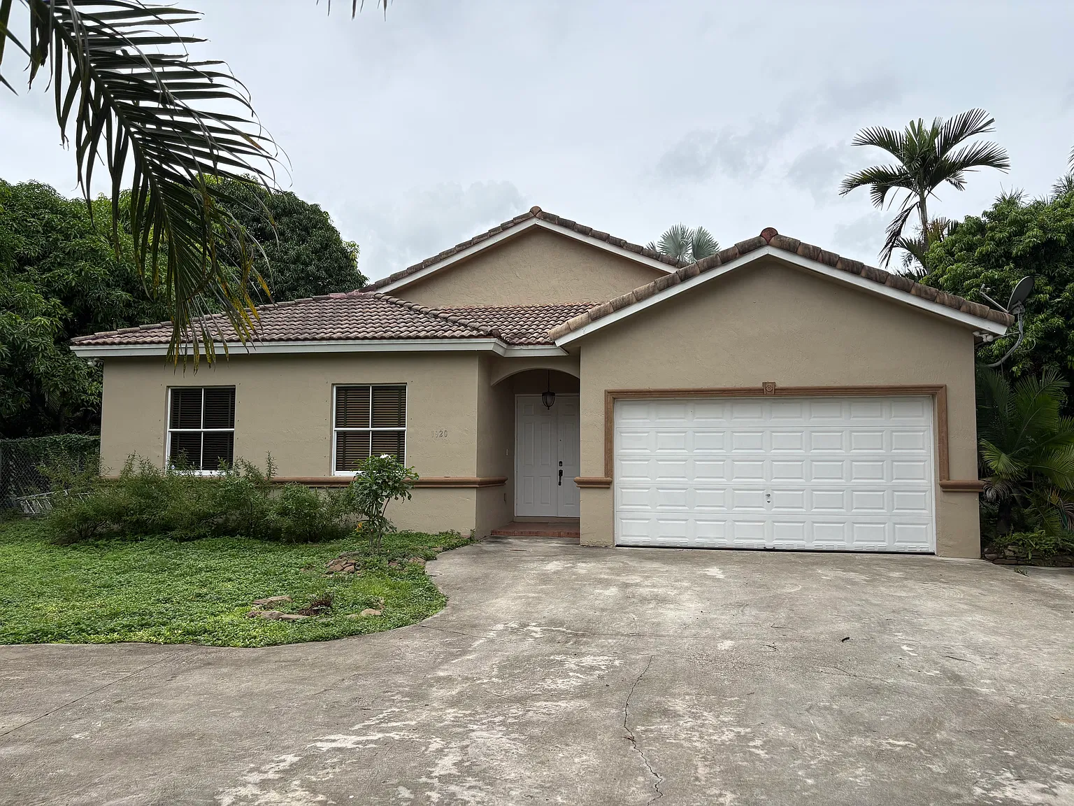 4 bed, 2400 sqft, $4,460 — Photo 2