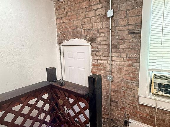 5th image of 1901 Agnes St