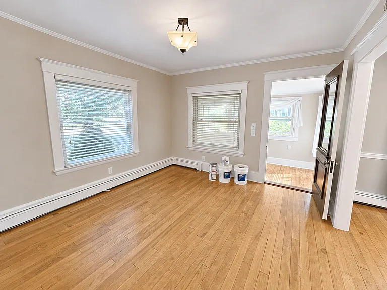 20 Middlesex Ave — Photo 1