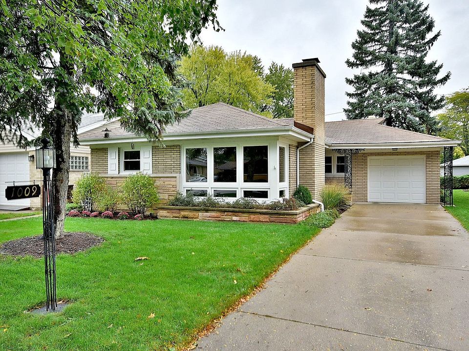 1st image of 1009 Community Dr