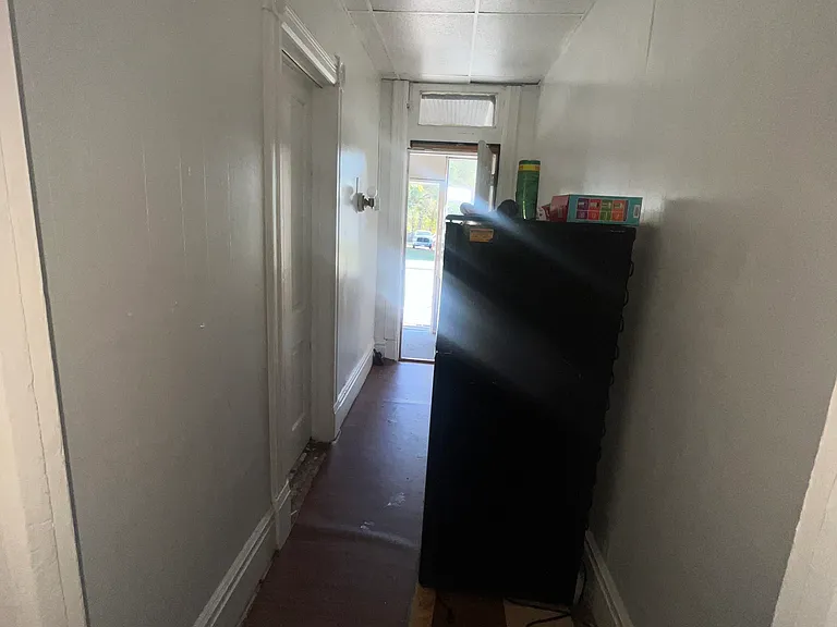 1409 S Western Ave — Photo 11