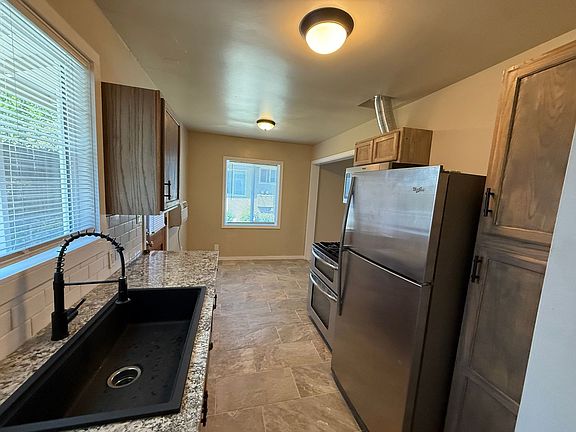 3rd image of 17834 Los Alimos St