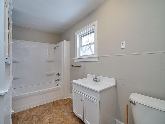 4th image of 13 Crawford St #A & B