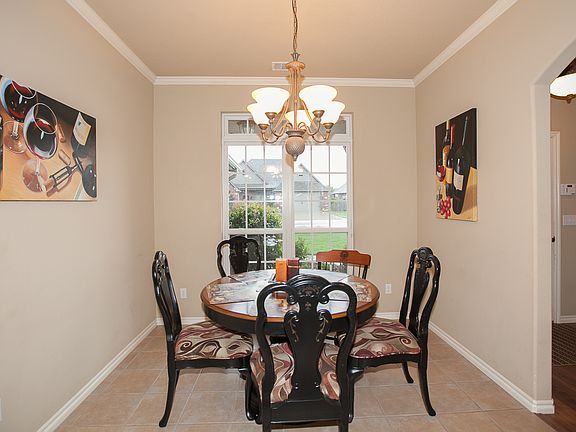 Eat-In Kitchen with Crown Molding
