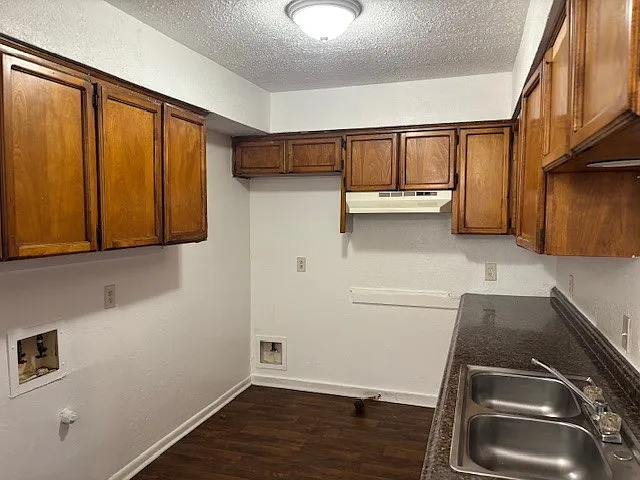 3613 Crestbrook Ct #4 — Photo 3