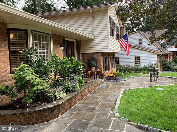 2nd image of 4902 Bexley Ln