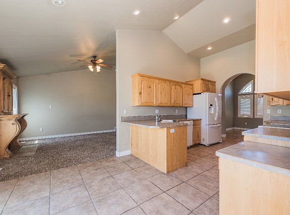 5th image of 527 S Emery Ln