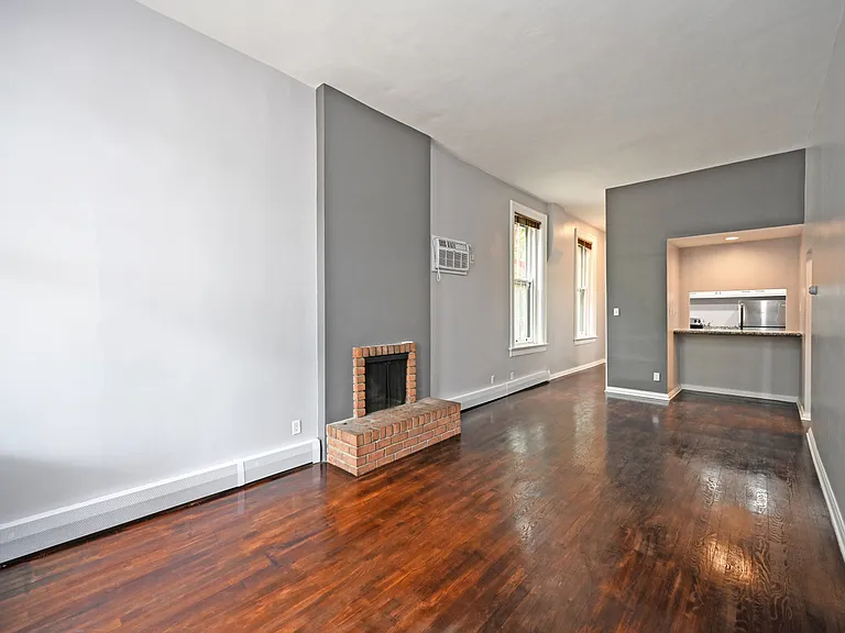 945 Parkside Pl #2 — Photo 8